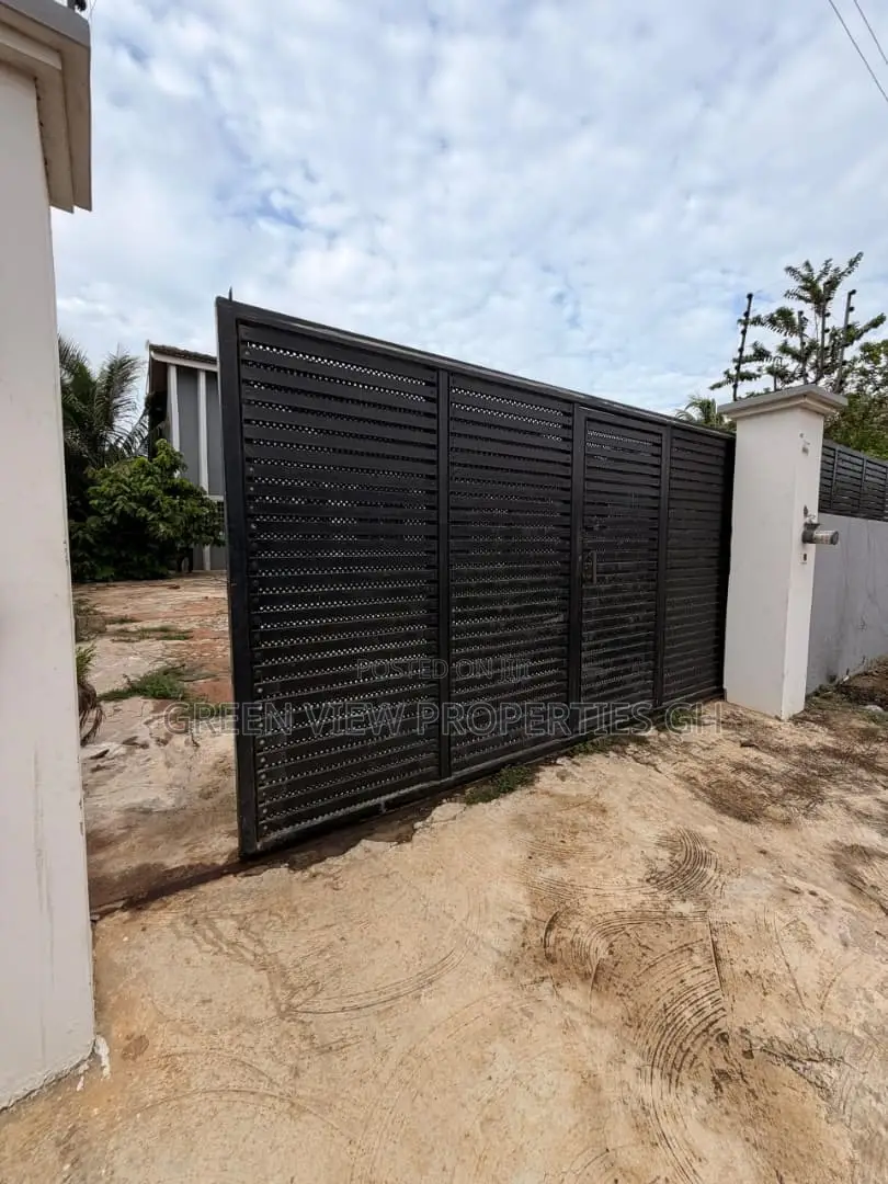 4bdrm House in West Hills Mall Area for rent