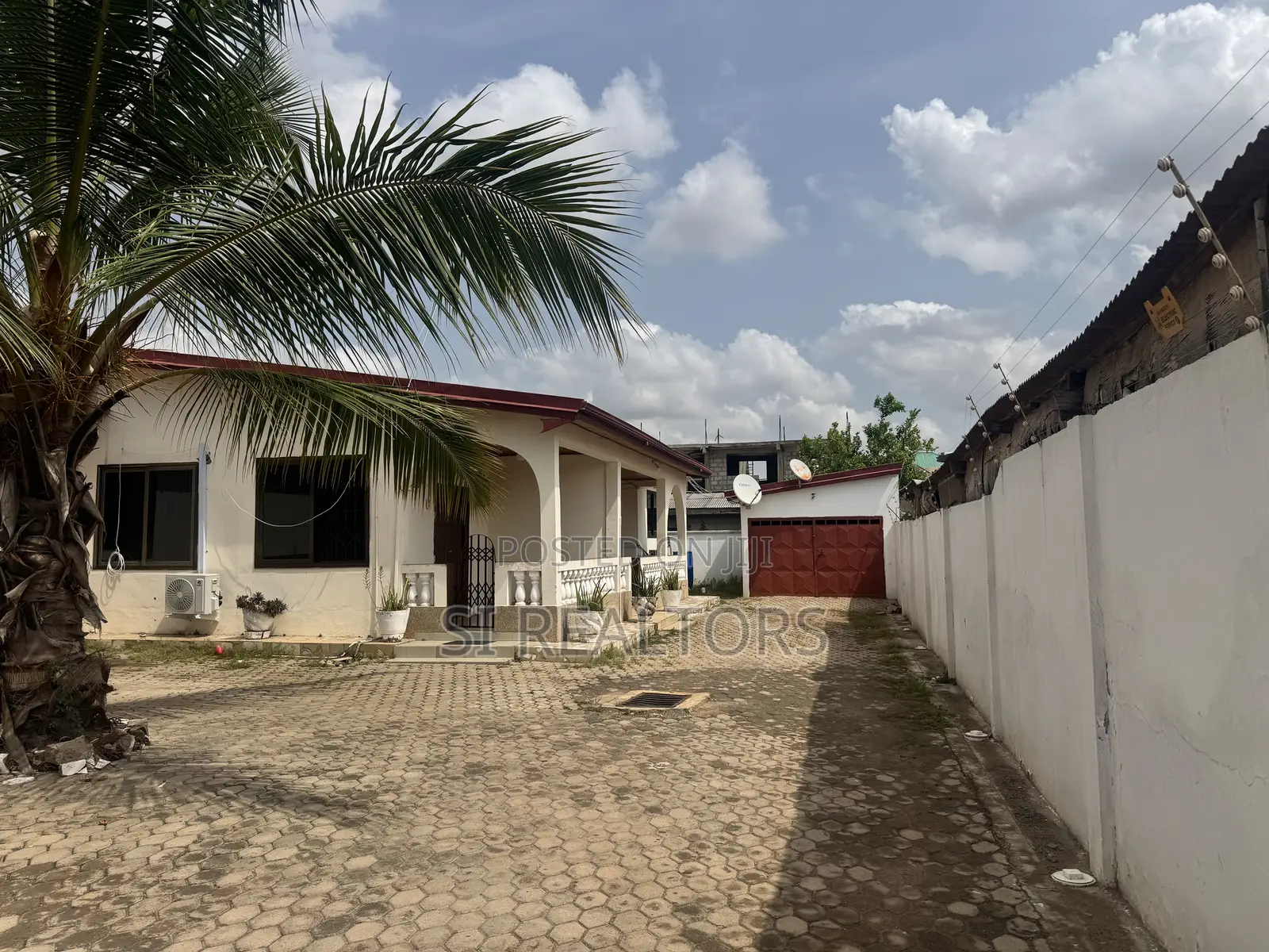 4bdrm Bungalow in Community 19 Annex, Sakumono for sale