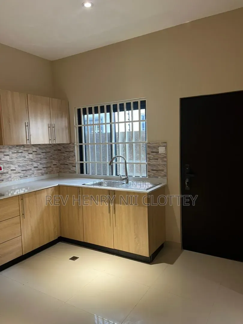 3bdrm House in Hnc Properties, Pokuase for sale