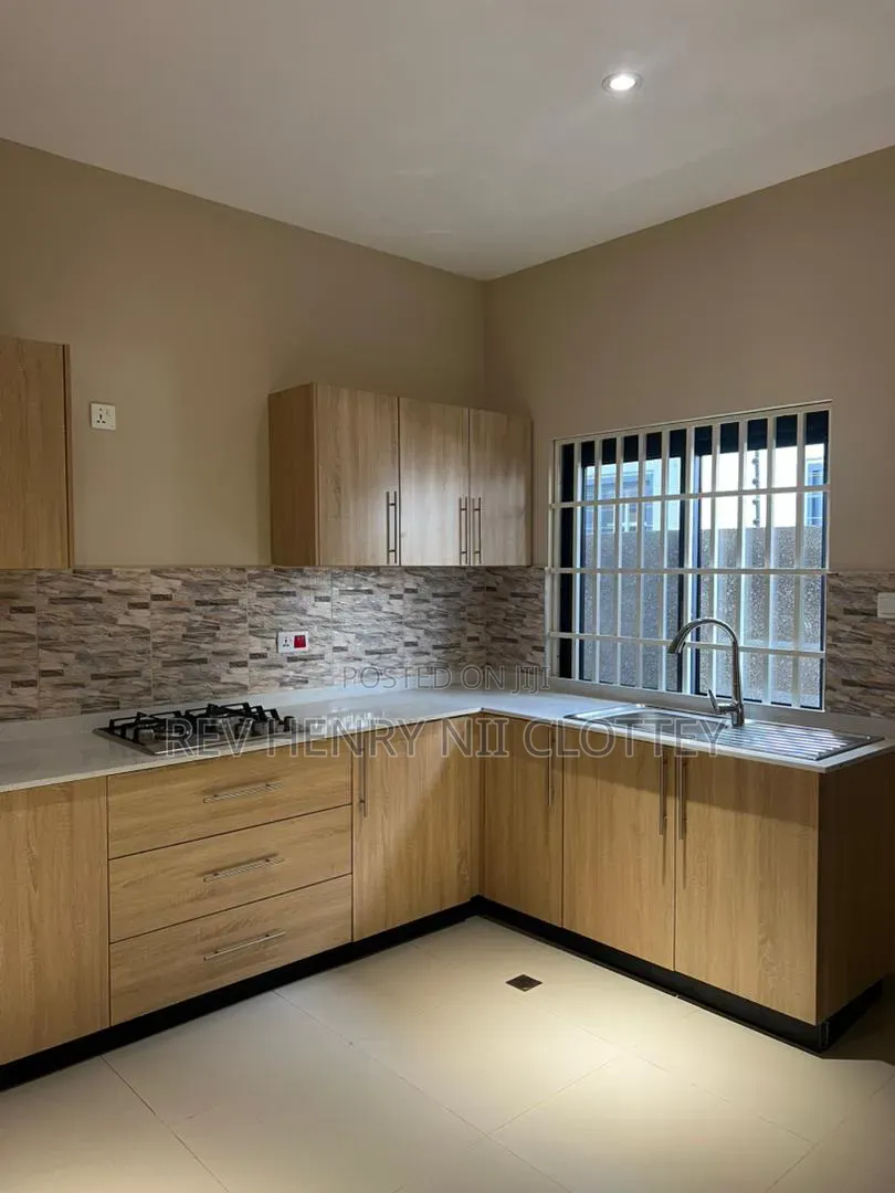 3bdrm House in Hnc Properties, Pokuase for sale