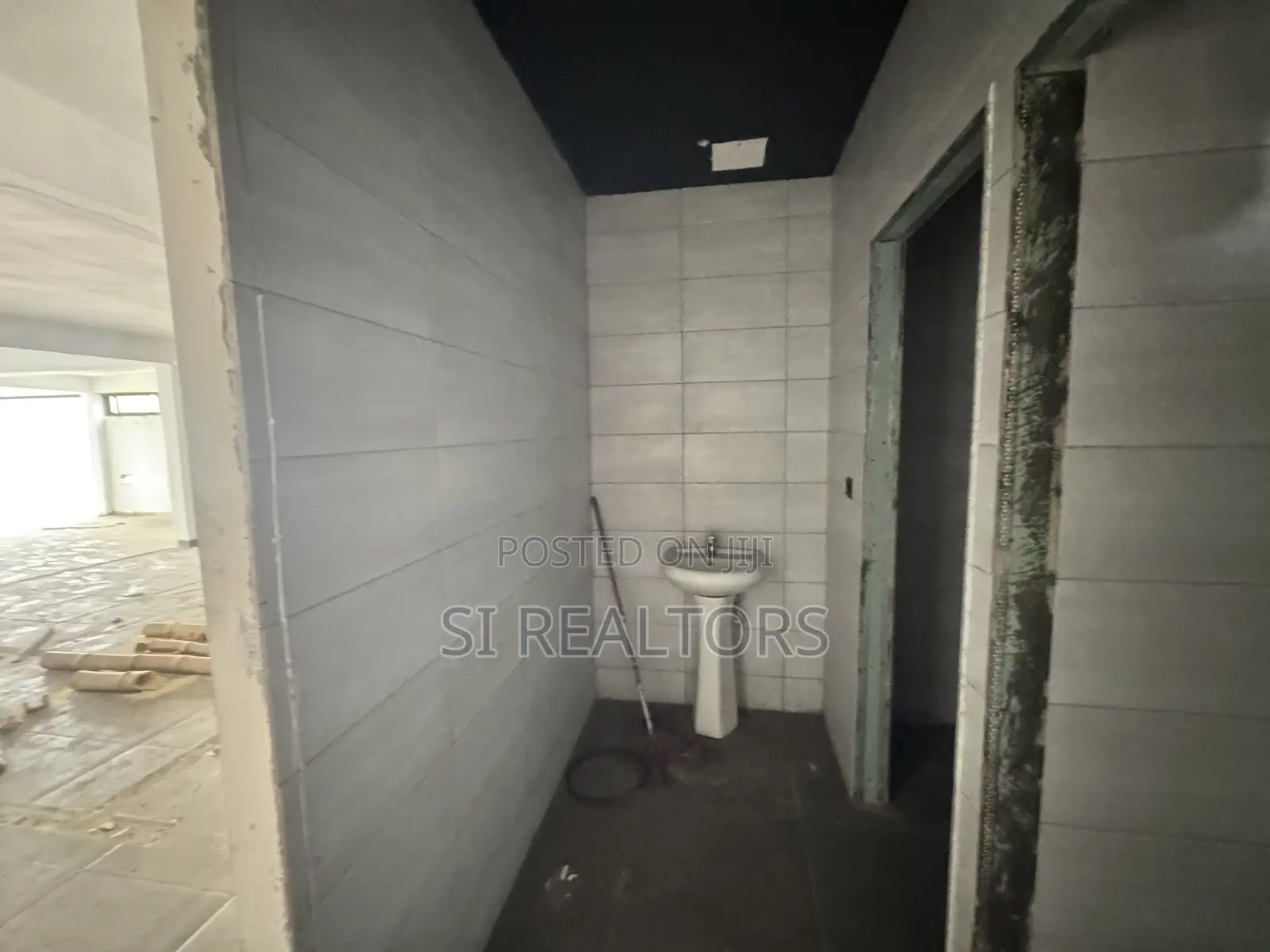 Prime Commercial Space in Osu for Everything