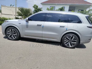 Li Auto L9 1.5 Hybrid AWD 2022 Silver
