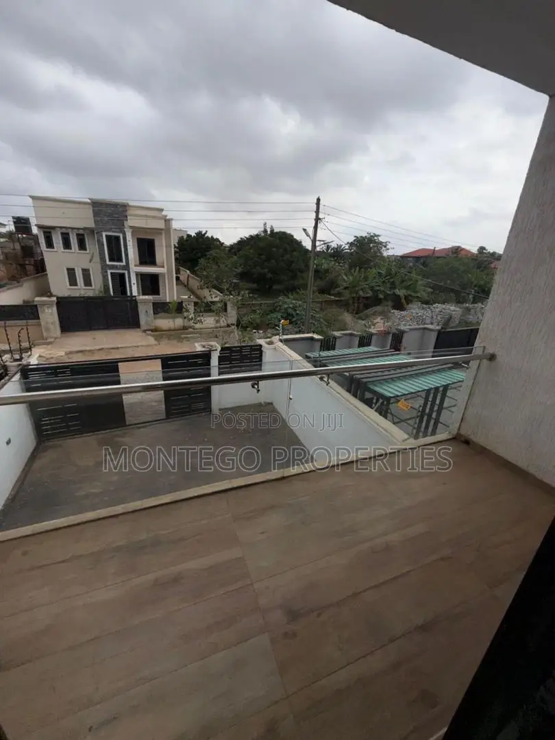 3bdrm House in Ashongman Estate for sale