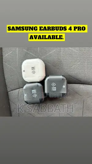 Samsung Earbuds.