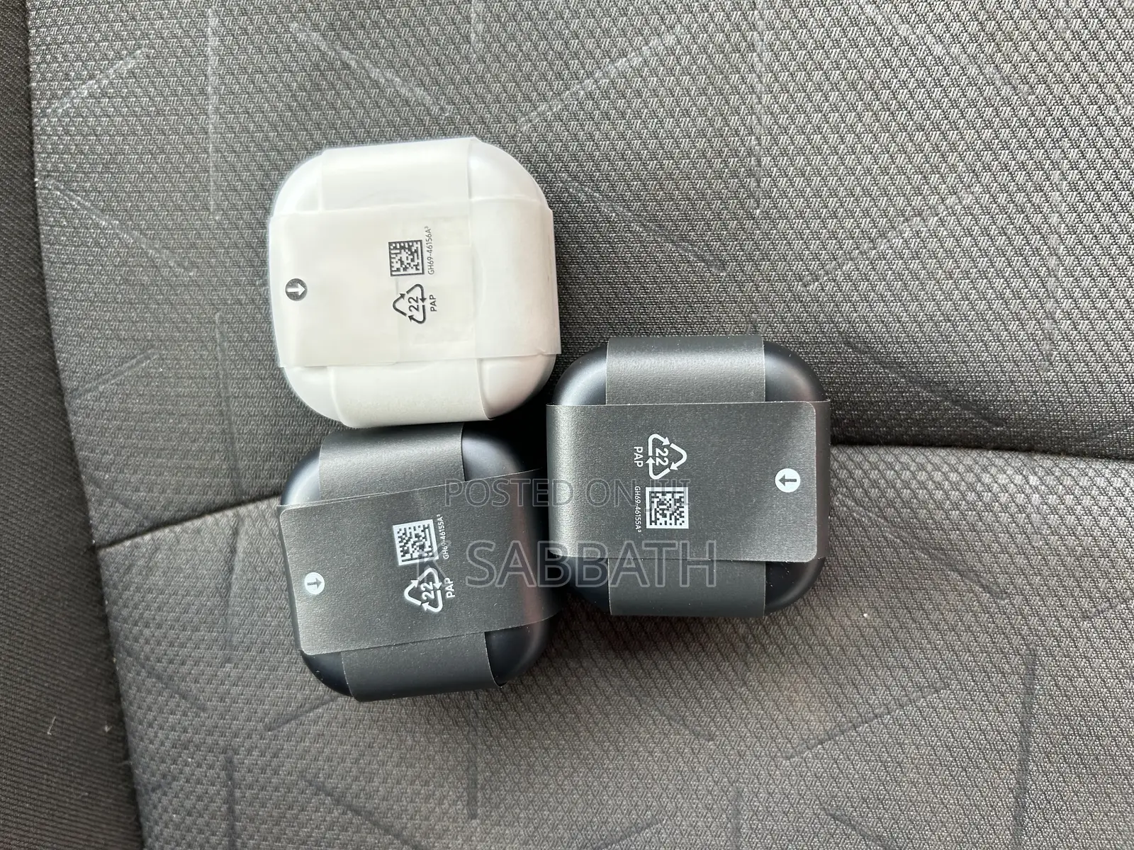 Samsung Earbuds.