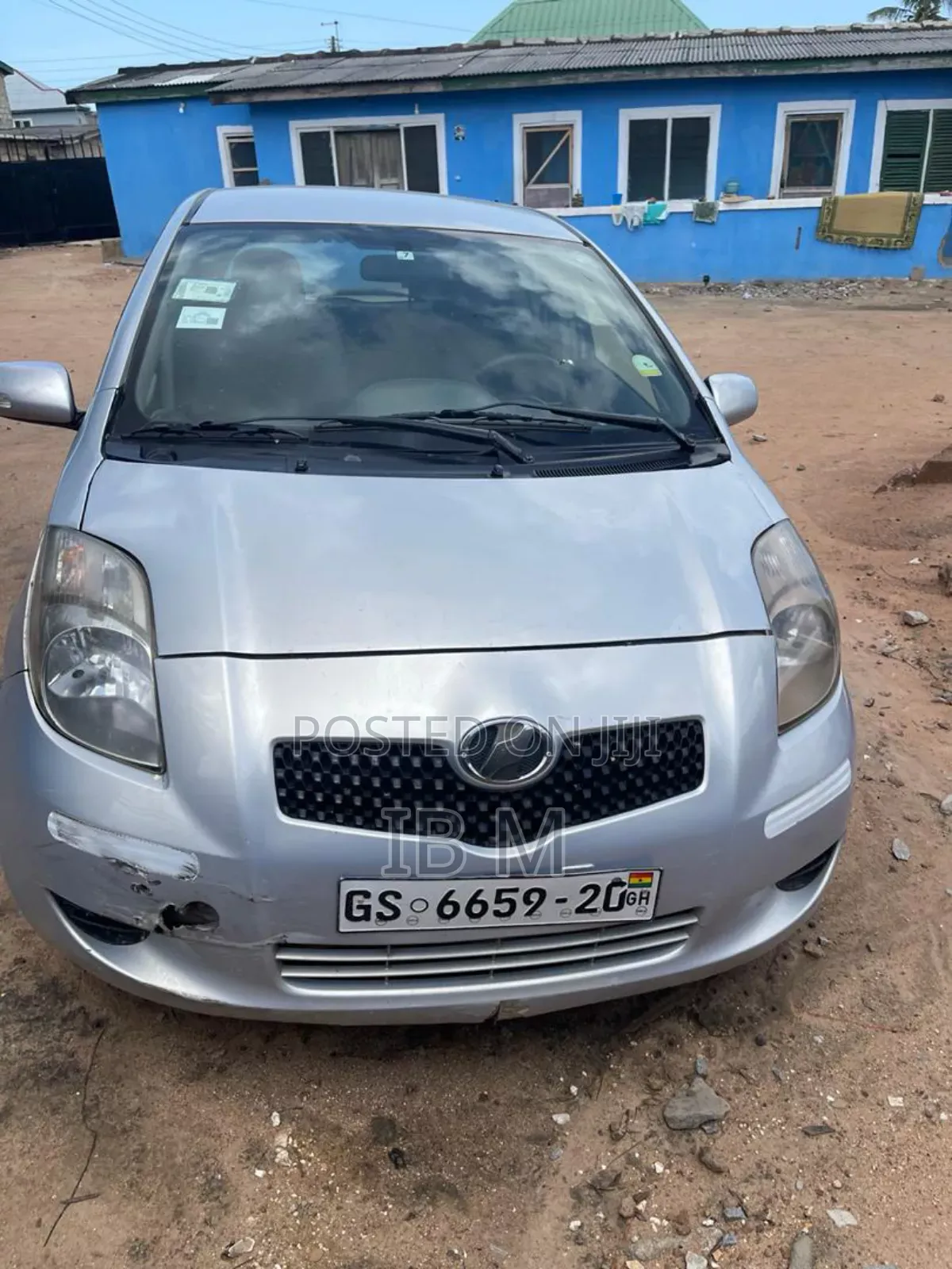 Toyota Vitz 2010 Silver