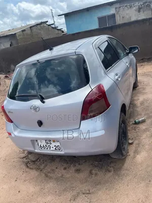 Toyota Vitz 2010 Silver