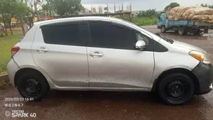 Toyota Vitz 2012 Silver
