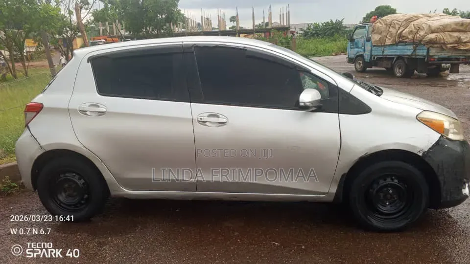Toyota Vitz 2012 Silver
