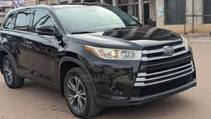 Toyota Highlander LE 4x4 V6 (3.5L 6cyl 8A) 2018 Black