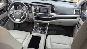 Toyota Highlander LE 4x4 V6 (3.5L 6cyl 8A) 2018 Black