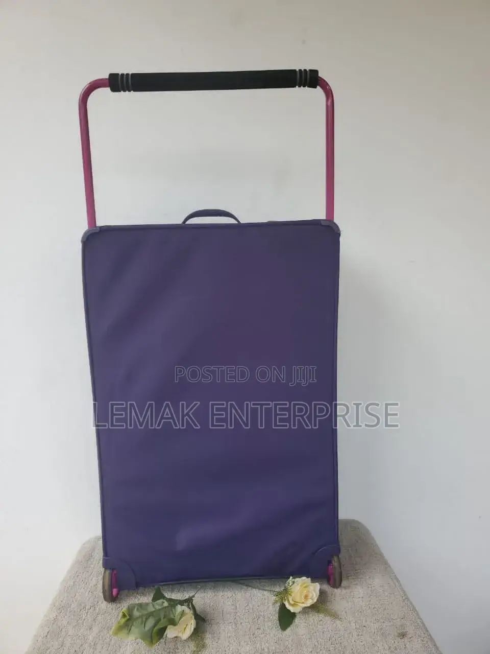 It Luggage Vitalize 2-Wheel Softshell Suitcase. Purple Gradient Design