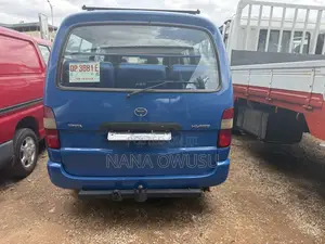 Toyota HiAce 2010 Blue