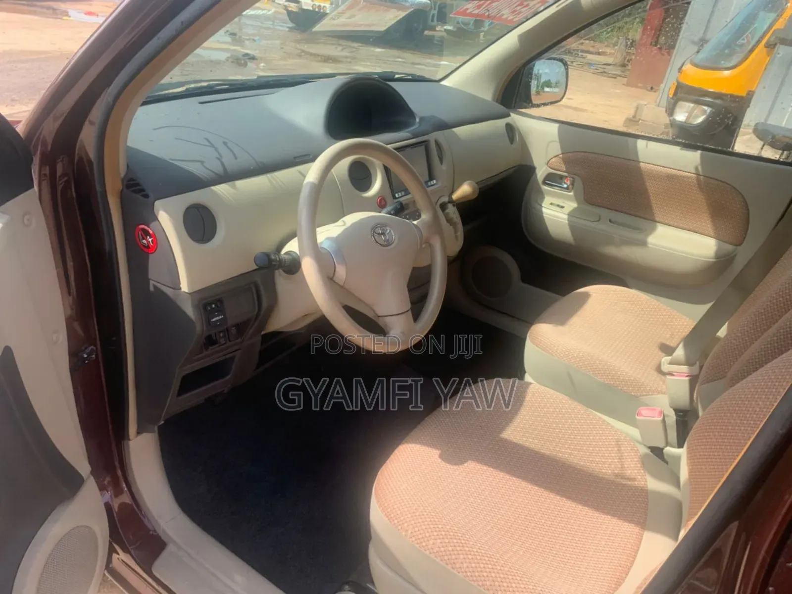 Toyota Sienta 1.5 FWD 2013 Brown