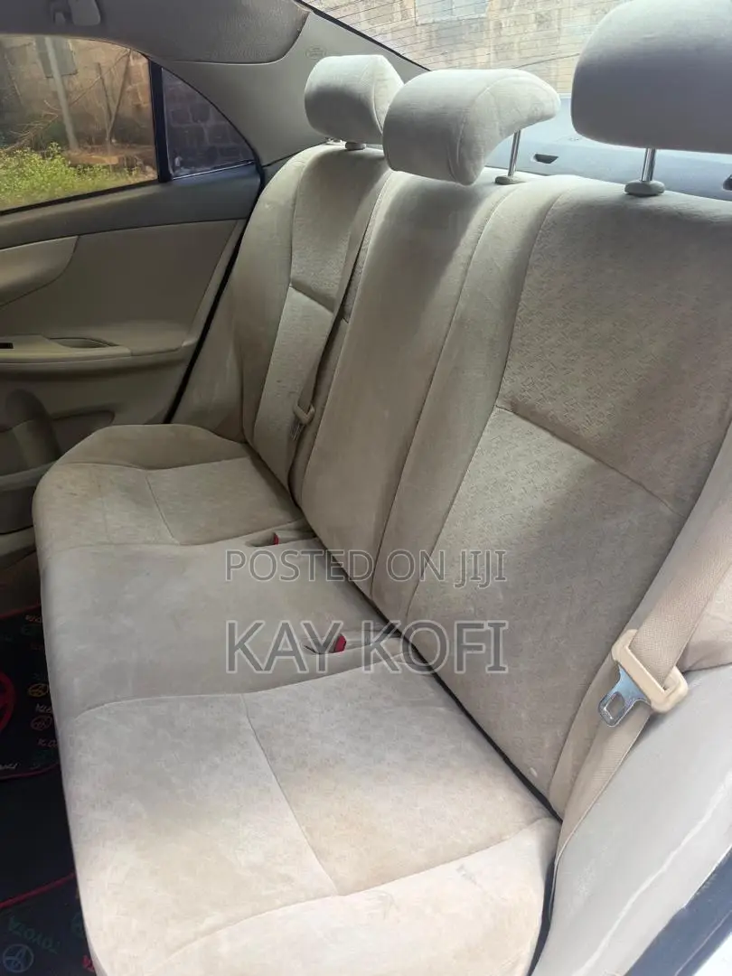 Toyota Corolla LE 4dr Sedan (1.8L 4cyl 4A) 2010 White