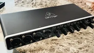 Behringer U-Phoria Umc404hd