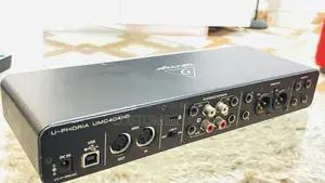 Behringer U-Phoria Umc404hd