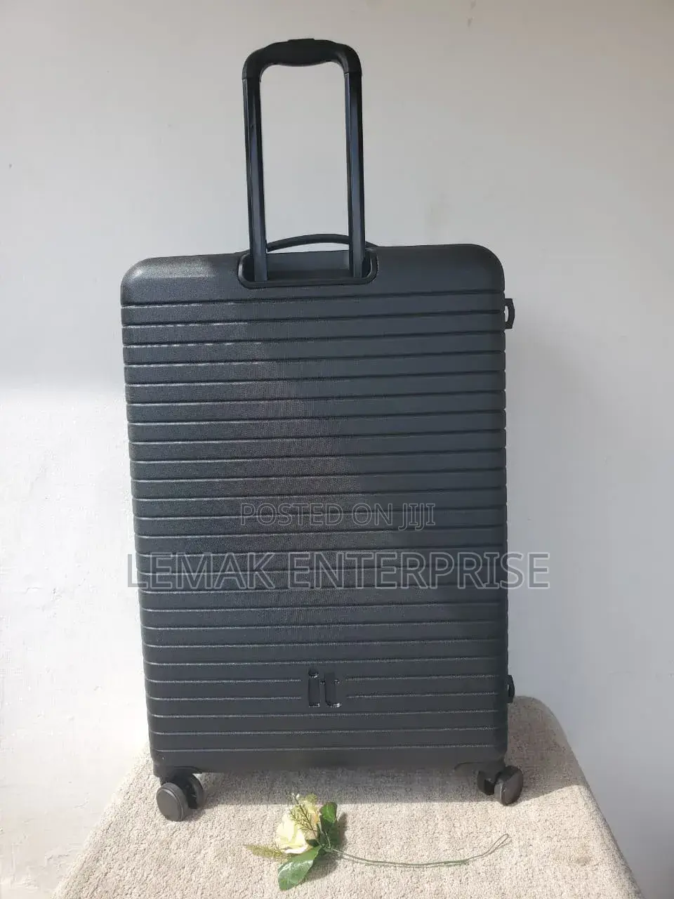It Luggage Attuned 8-Wheel Expandable Traveling Suitcase.