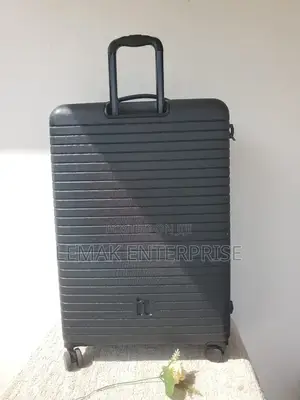 It Luggage Attuned 8-Wheel Expandable Traveling Suitcase.