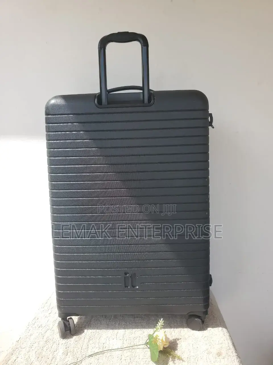 It Luggage Attuned 8-Wheel Expandable Traveling Suitcase.