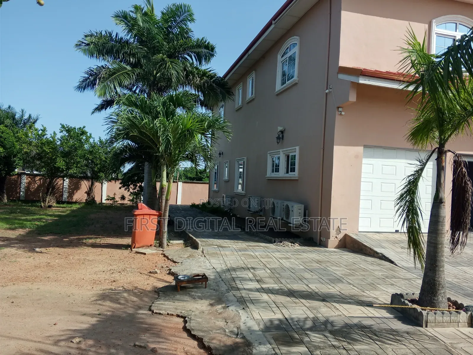 6 Bedroom for Sale on 4 Plot in Kasoa New Market