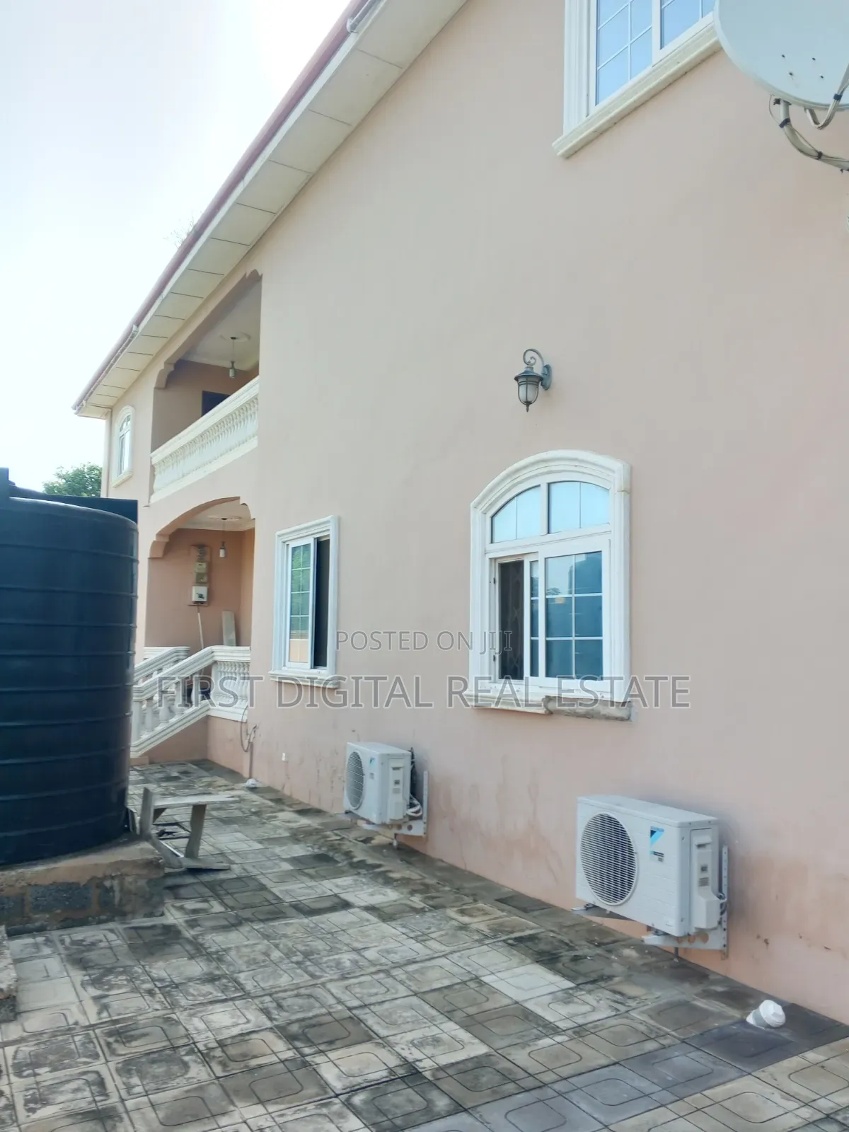 6 Bedroom for Sale on 4 Plot in Kasoa New Market