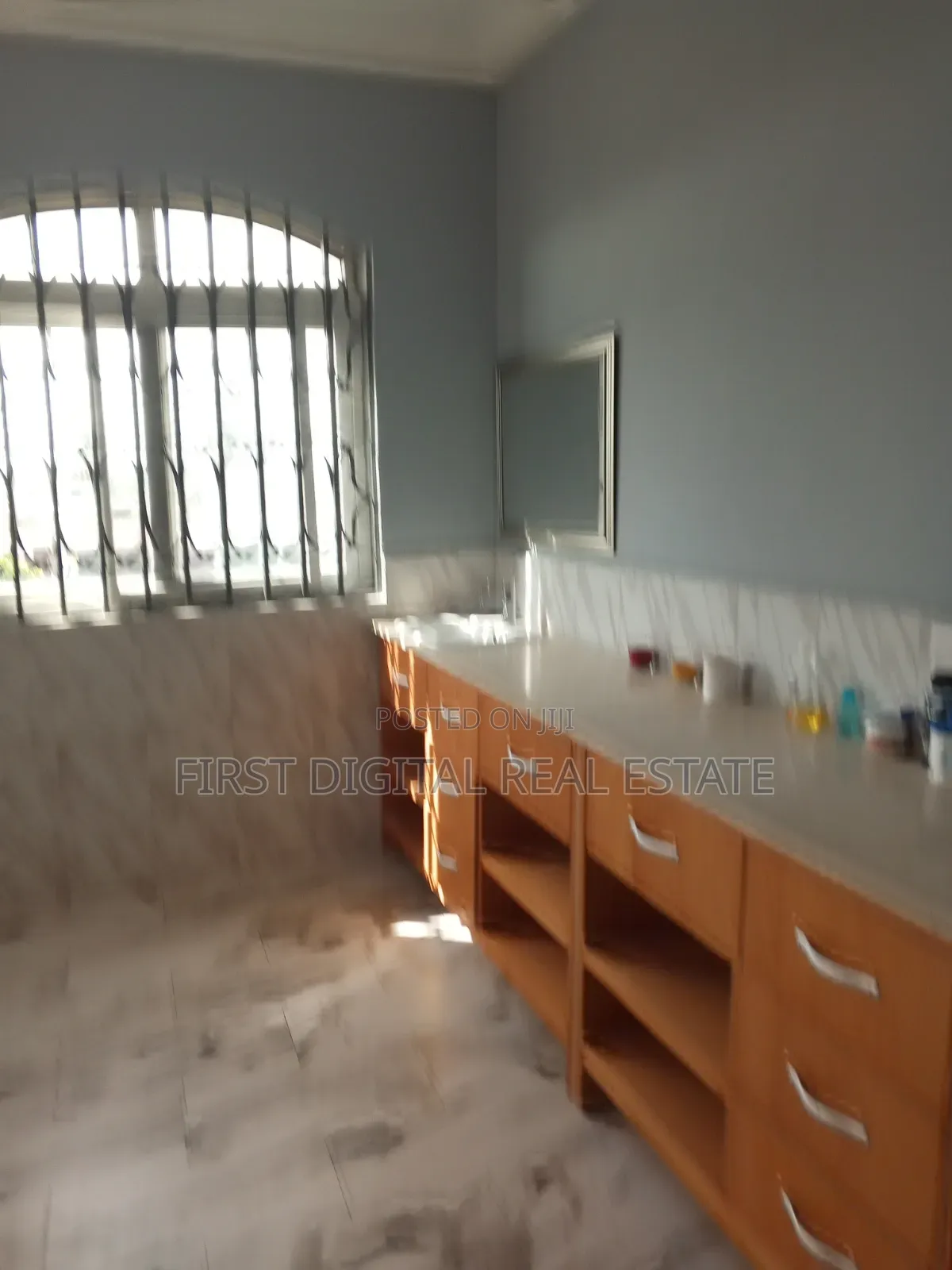 6 Bedroom for Sale on 4 Plot in Kasoa New Market