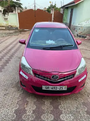 Toyota Vitz 1.3 AWD 5dr 2012 Pink