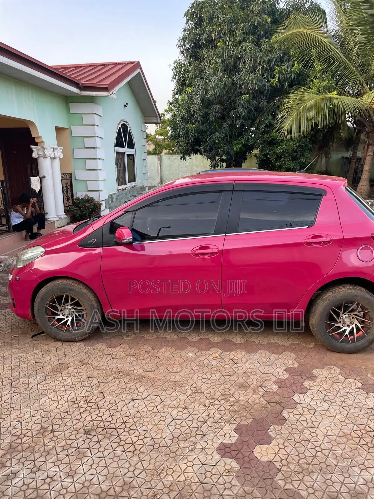 Toyota Vitz 1.3 AWD 5dr 2012 Pink