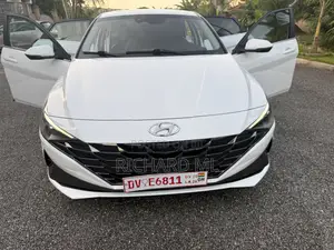 Hyundai Elantra Limited 2022 White