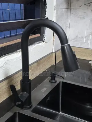 Luxury 360° Rotation Pullout Hot and Cold Kitchen Faucet