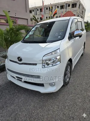 Toyota Voxy 2010 Pearl