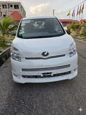 Toyota Voxy 2010 Pearl