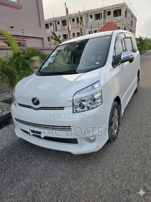 Toyota Voxy 2010 Pearl