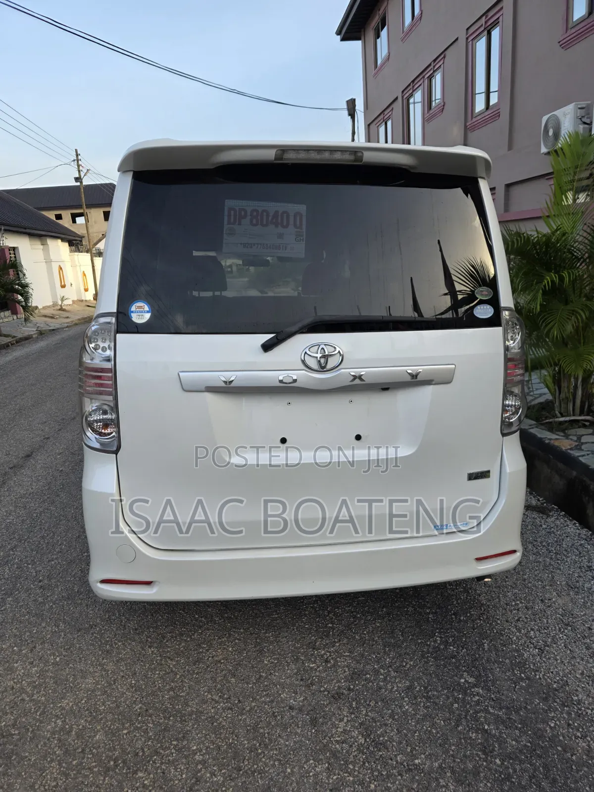 Toyota Voxy 2010 Pearl