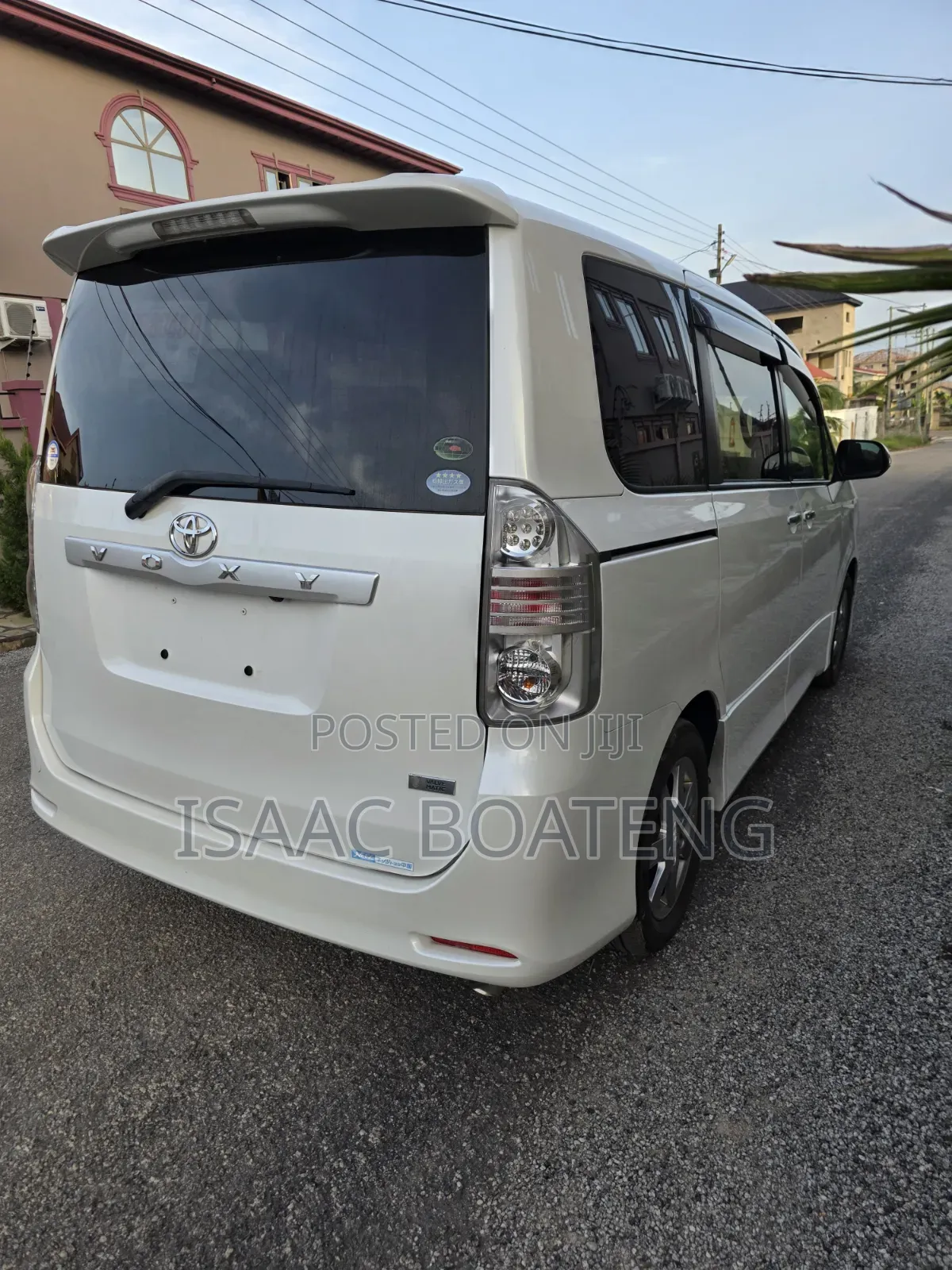 Toyota Voxy 2010 Pearl