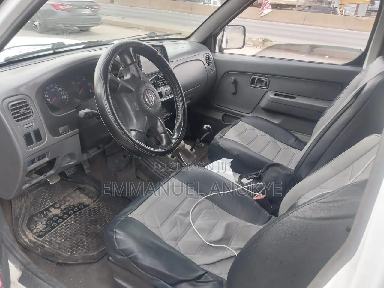 Nissan Hardbody 2010 White