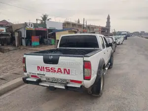 Nissan Hardbody 2010 White