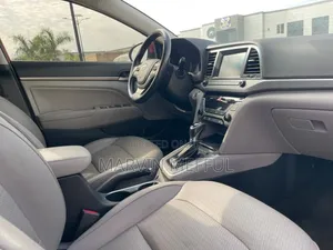 Hyundai Elantra Limited Sedan FWD (2.0L 4cyl 6A) 2017 Burgundy