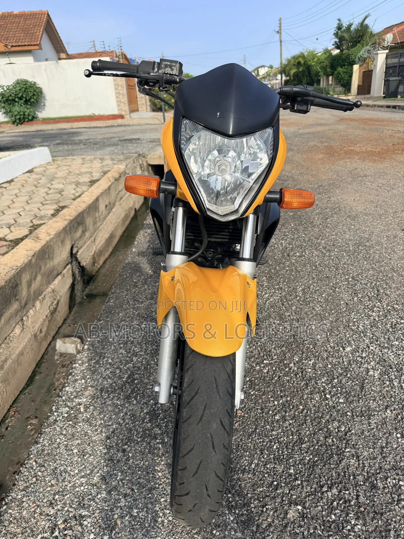 Honda CB 2012 Yellow