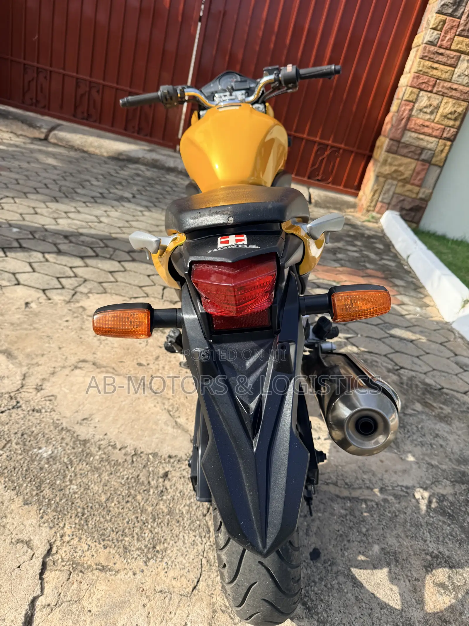 Honda CB 2012 Yellow