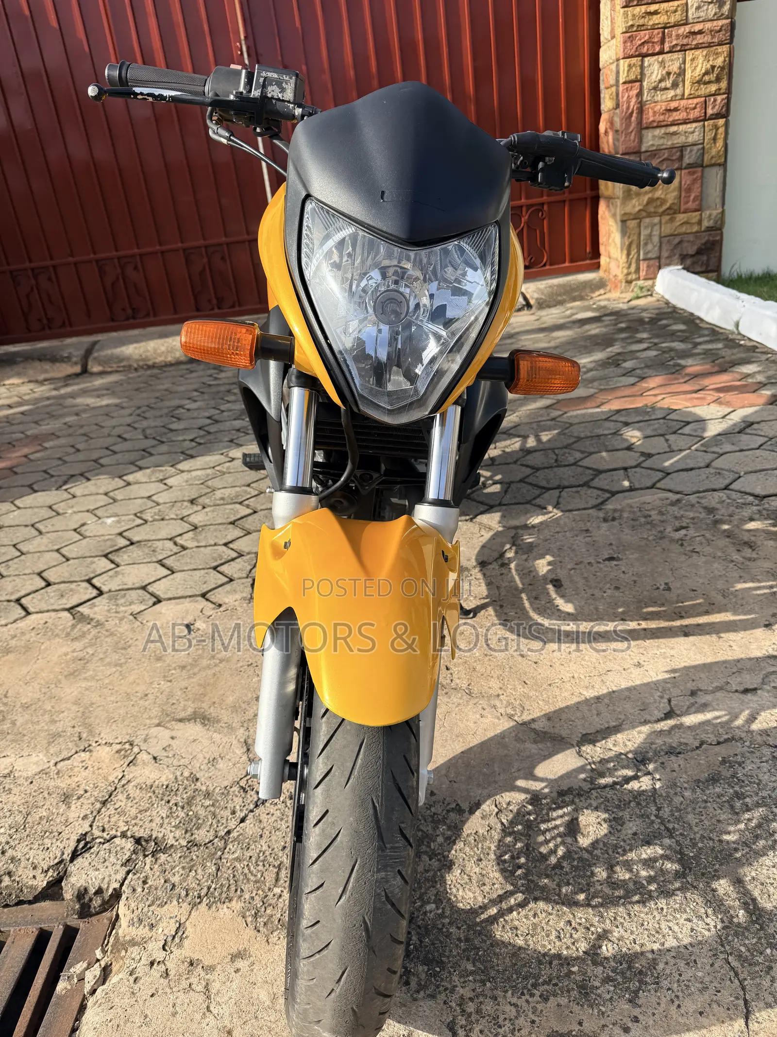 Honda CB 2012 Yellow