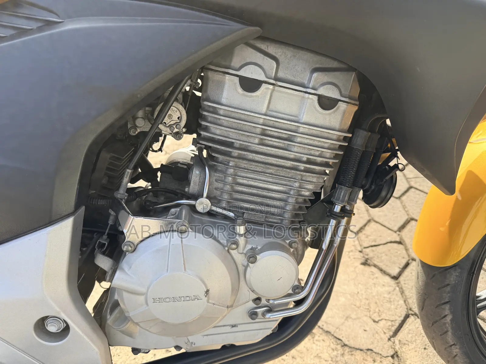 Honda CB 2012 Yellow