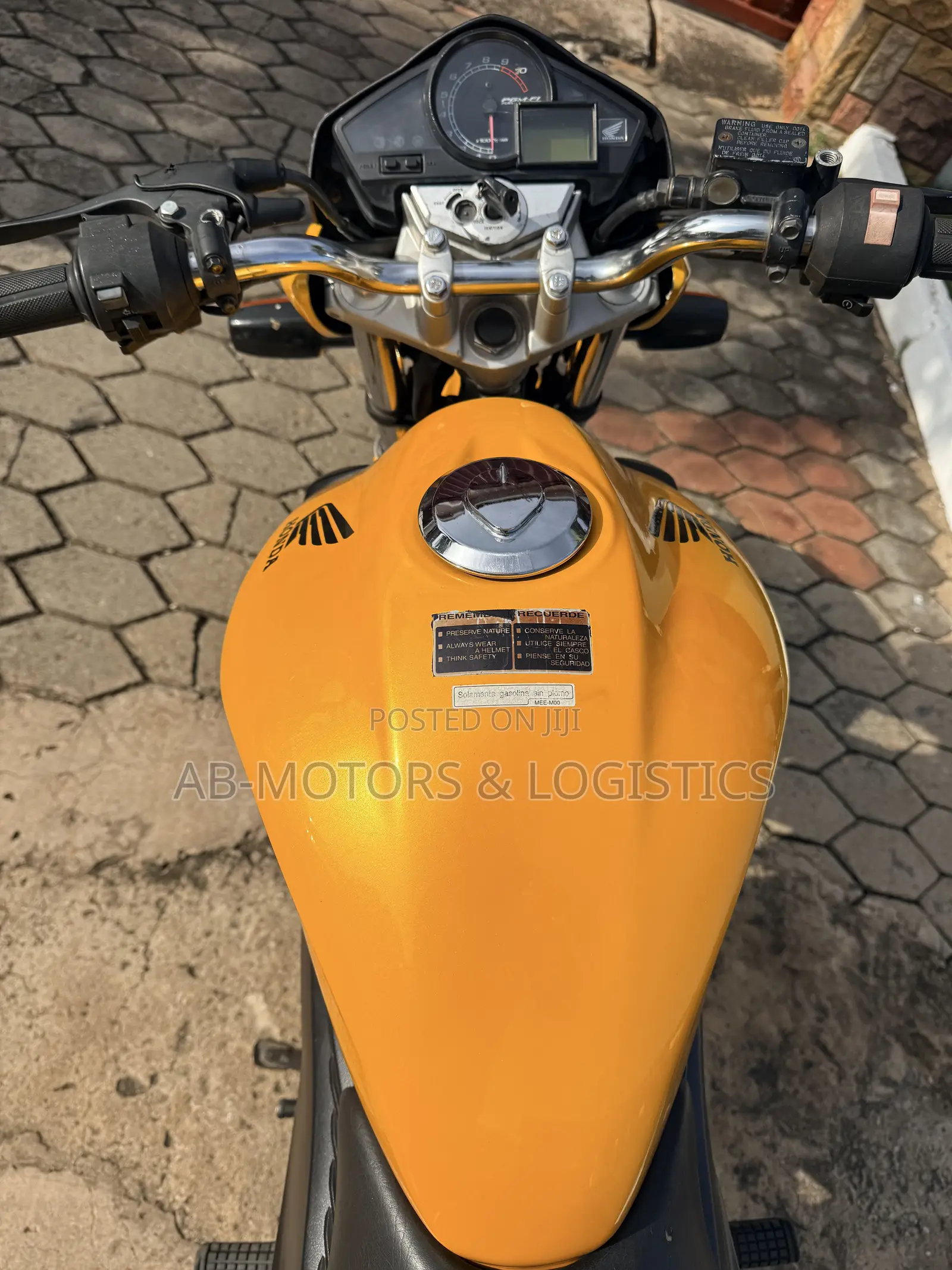Honda CB 2012 Yellow
