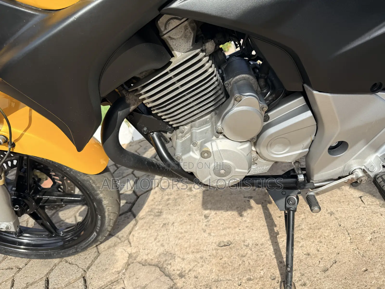 Honda CB 2012 Yellow