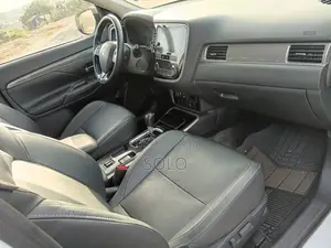 Mitsubishi Outlander SEL FWD 2019 White