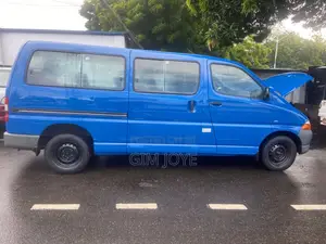 Toyota HiAce 2006 Blue