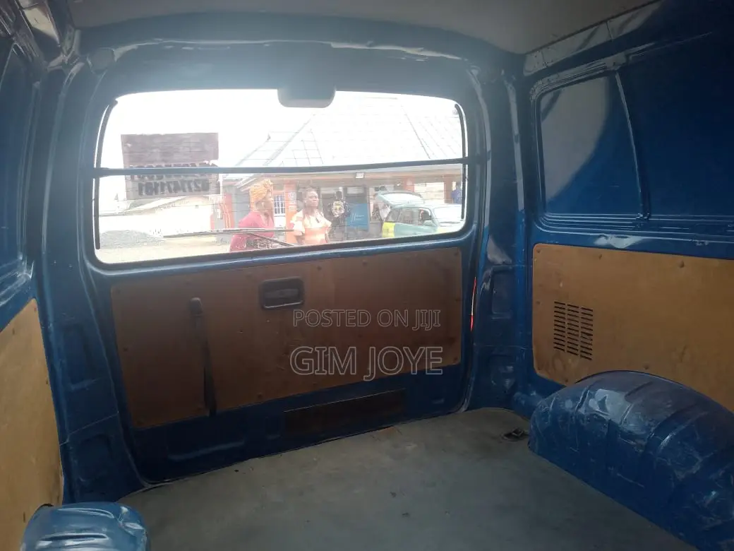 Toyota HiAce 2006 Blue