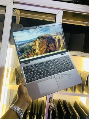 Laptop Dell Latitude 5520 8GB Intel Core i5 SSD 256GB