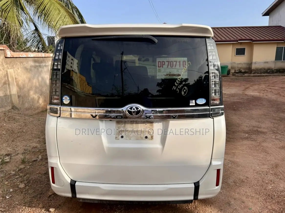Toyota Voxy 2015 White